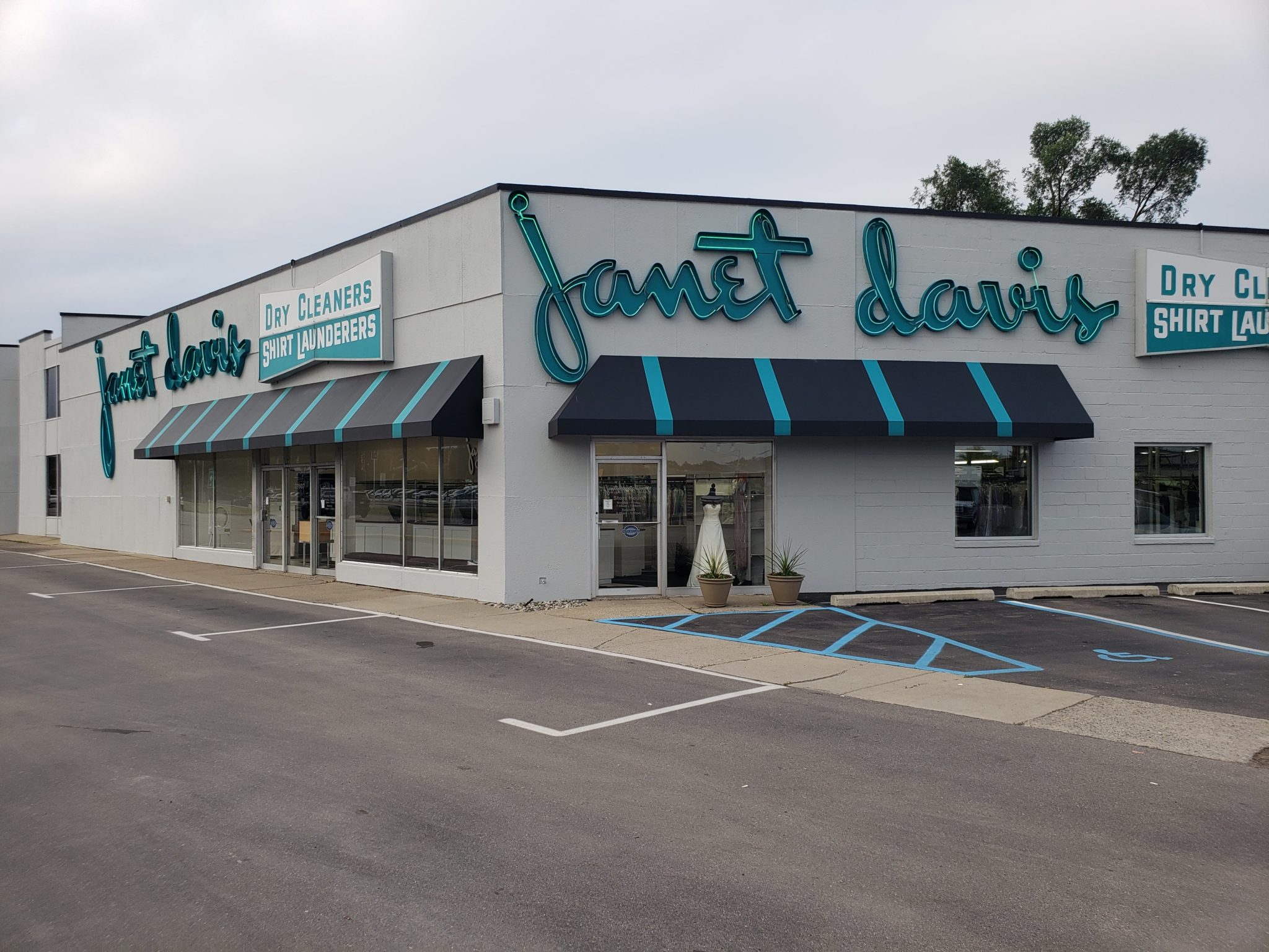 Davis Cleaners named Top Dry Cleaner in MetroDetroit